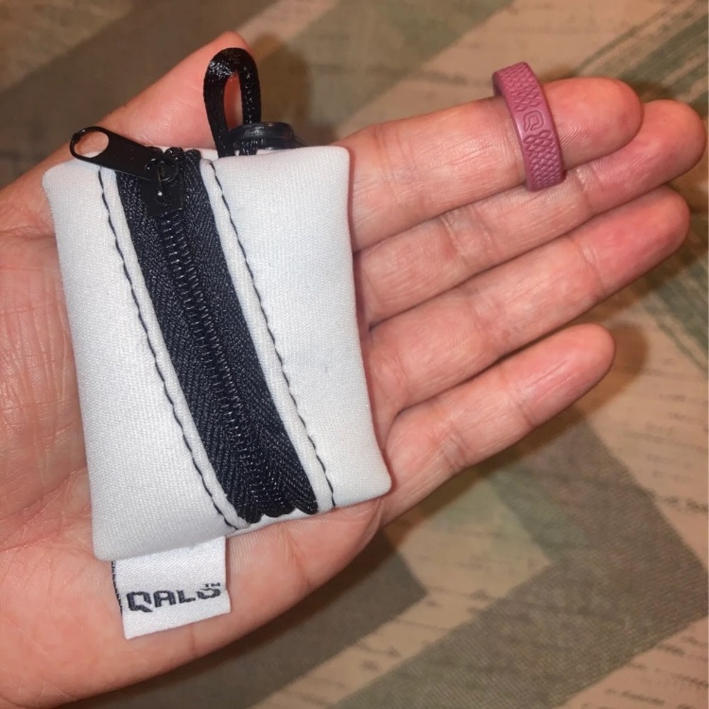qalo silicone ring